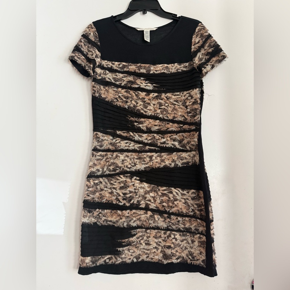 DIANE VON FURSTENBERG DVF Noelle Mini Dress size M Black Tan Fray Hem - Picture 2 of 4